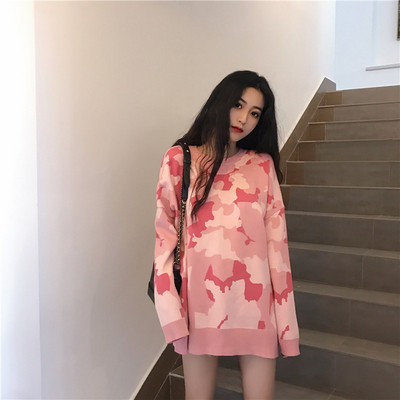 Γυναικεία μακρύ μπλούζα σε ανοιχτό χρώμα