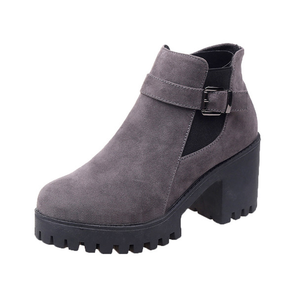 Γυναικείες μοντέρνες μπότες με χοντρά πέλματα σε δύο χρώματα