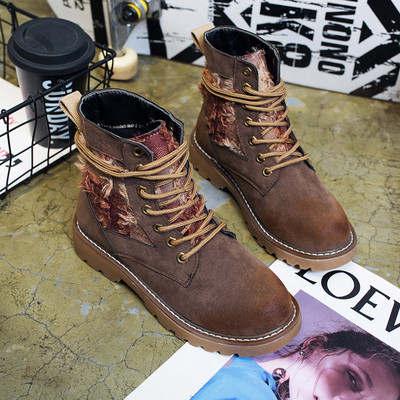 Γυναικείες μπότες με χοντρά πέλματα και δίχρωμους δεσμούς