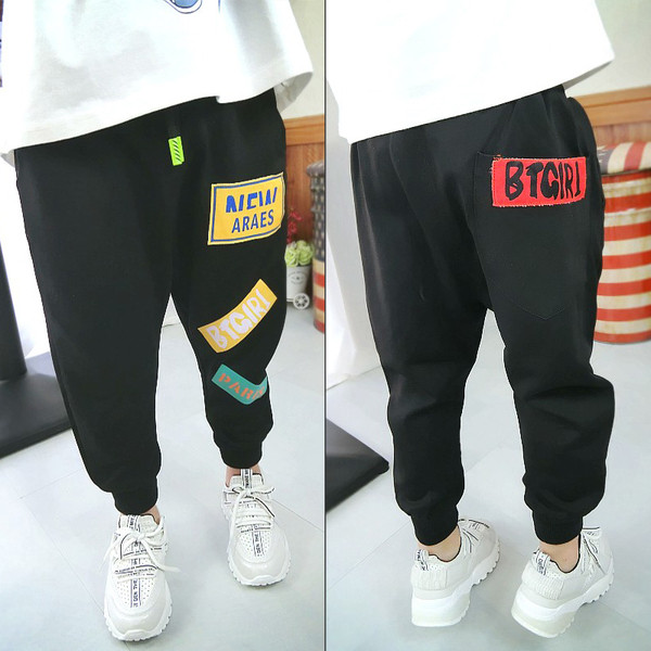 Alkalmi gyereknadrág fekete feliratokkal