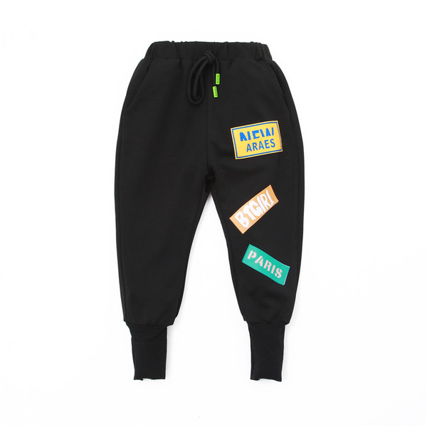 Alkalmi gyereknadrág fekete feliratokkal