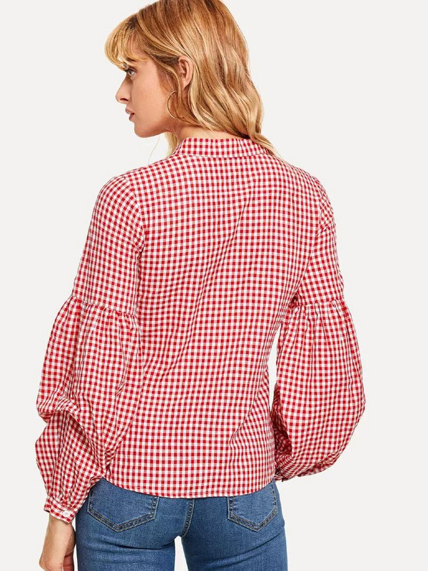 Modern női csíkos ing, széles ujjal és V-nyakú piros színben
