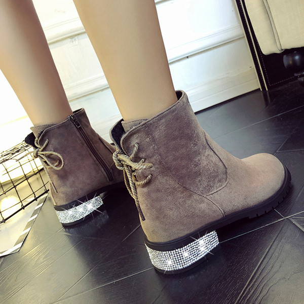 Stílusos női csizma fekete és barna színben