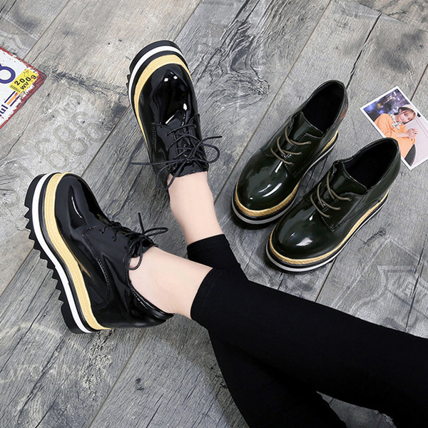 Stílusos női cipő magas talppal, két színben