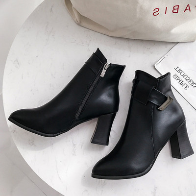 Stílusos női csizma vastag sarkú fekete színben - két modell