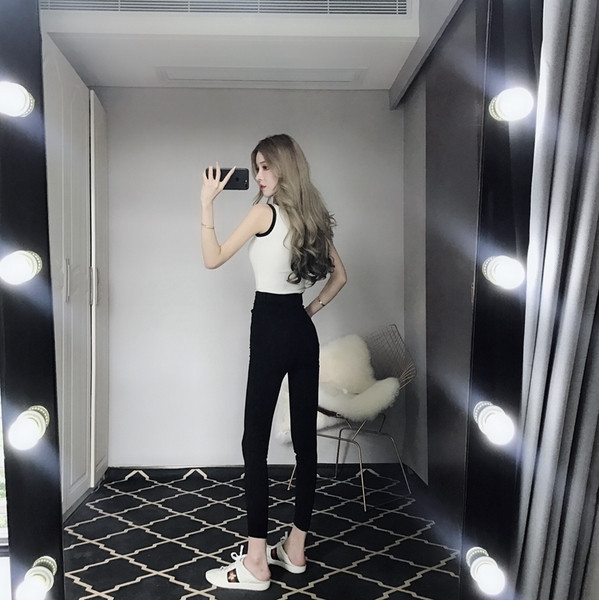 Μοντέρνα γυναικείασμε μαύρο χρώμα με φερμουάρ