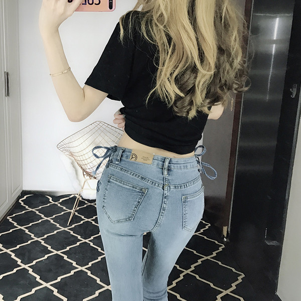 Alkalmi női farmer oldalkötős, szakadt motívumokkal