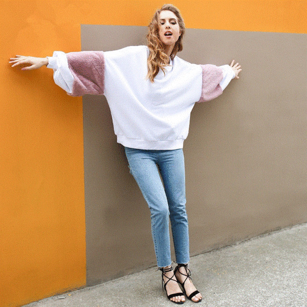 Γυναικεία  μπλούζα φαρδύ  μοντέλο σε λευκό χρώμα