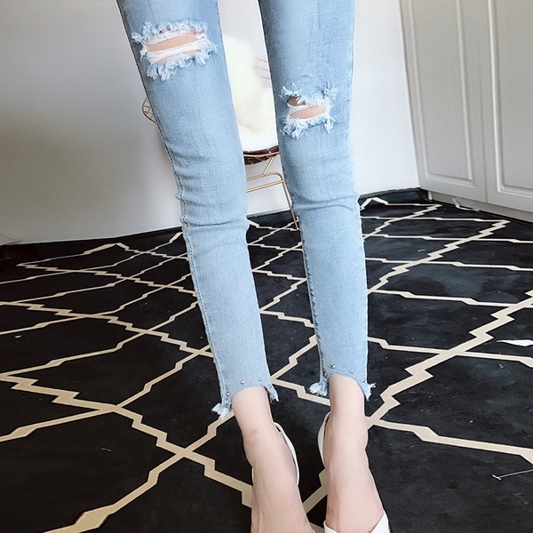 Lezser női farmer szakadt motívumokkal