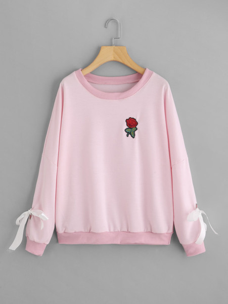 Γυναικείες μπλούζες αθλητισμού με έγχρωμο κέντημα και ο-λαιμό σε δύο χρώματα