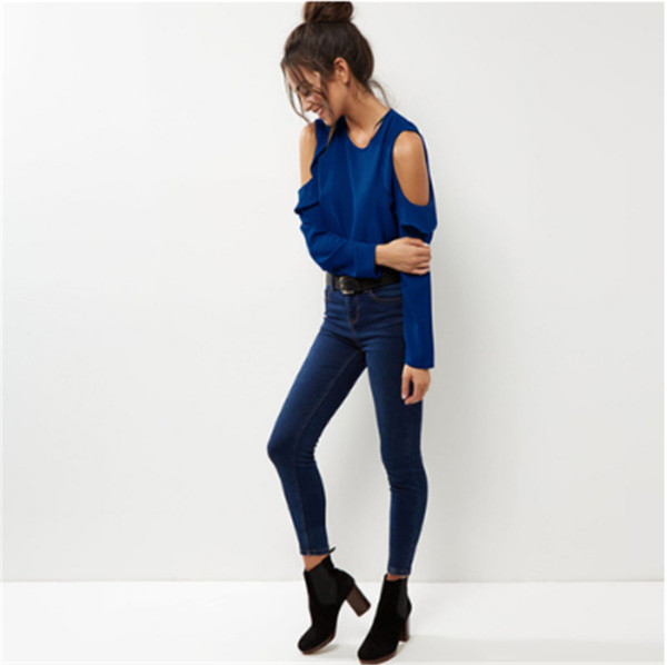 Stílusos női blúz nyitott vállú fekete és kék színben