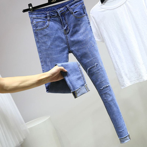 Tiszta női farmer magas derékkal, szakadt elemekkel