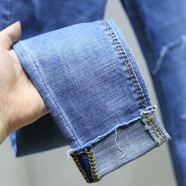 Tiszta női farmer magas derékkal, szakadt elemekkel