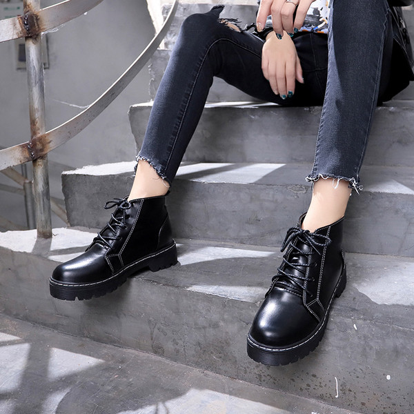 Γυναικείες  μπότες με χοντρά πέλματα σε μαύρο χρώμα