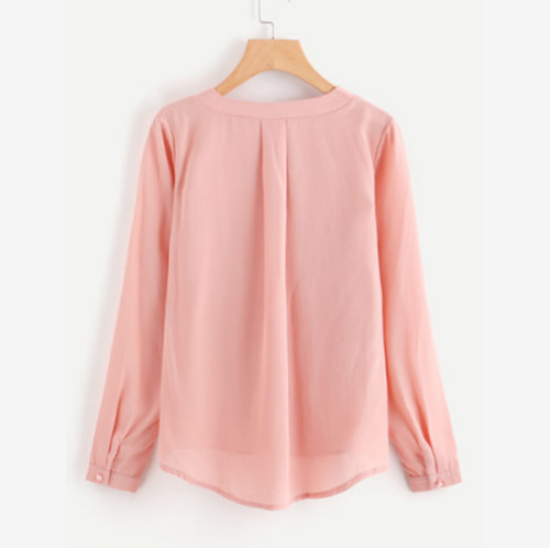 Aktuális női blúz V-nyakkal, fekete és rózsaszín színben