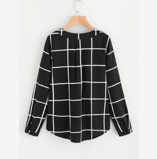 Aktuális női blúz V-nyakkal, fekete és rózsaszín színben