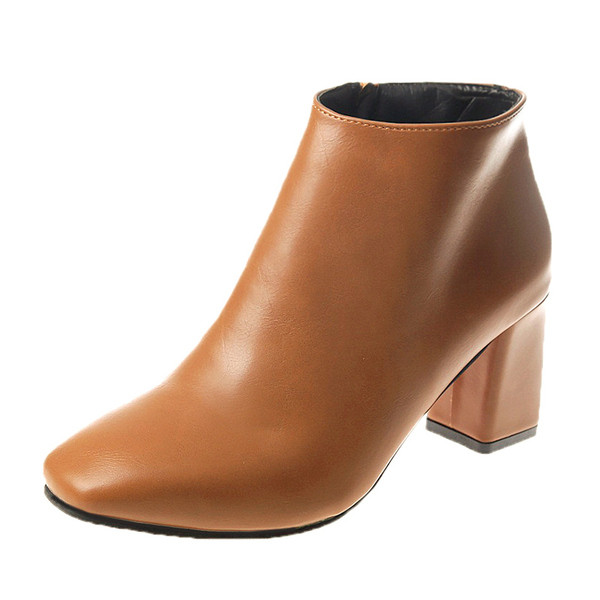 Vastag sarkú női bőrcsizma két színben