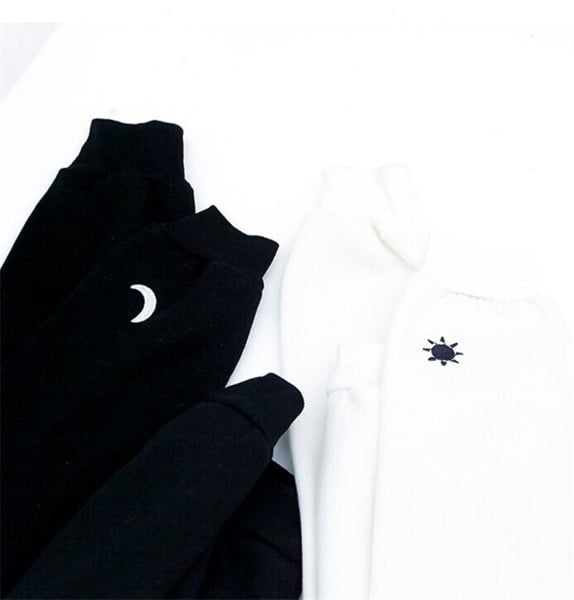 Γυναικείες μπλούζες με μαύρο και άσπρο  χρώμα με κεντήματα και επιγραφή