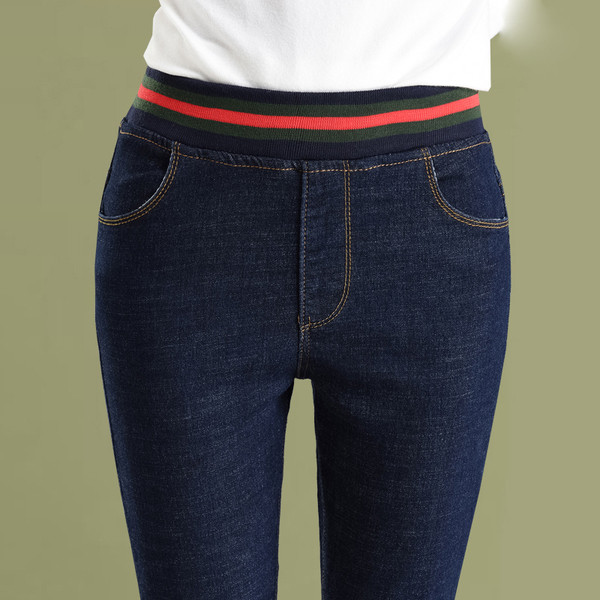 Sportos-alkalmi elasztikus női farmer, rugalmas övvel