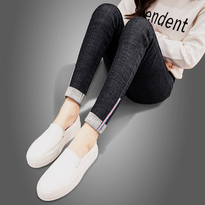 Κομψά γυναικεία τζιν σε διάφορα χρώματα με πλευρικές λωρίδες