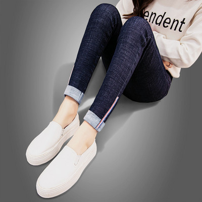 Κομψά γυναικεία τζιν σε διάφορα χρώματα με πλευρικές λωρίδες