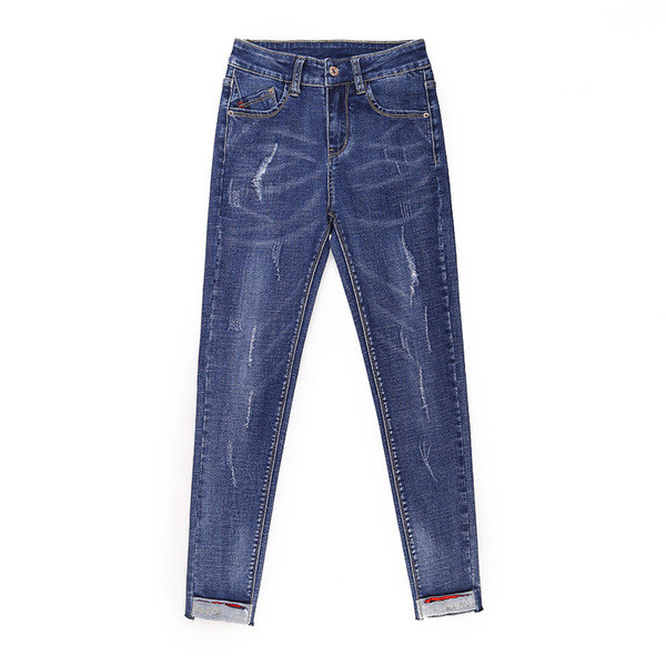 Stílusos női farmer két színben, hímzéssel