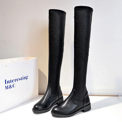 Γυναικείες δερμάτινες μπότες σε μαύρο χρώμα