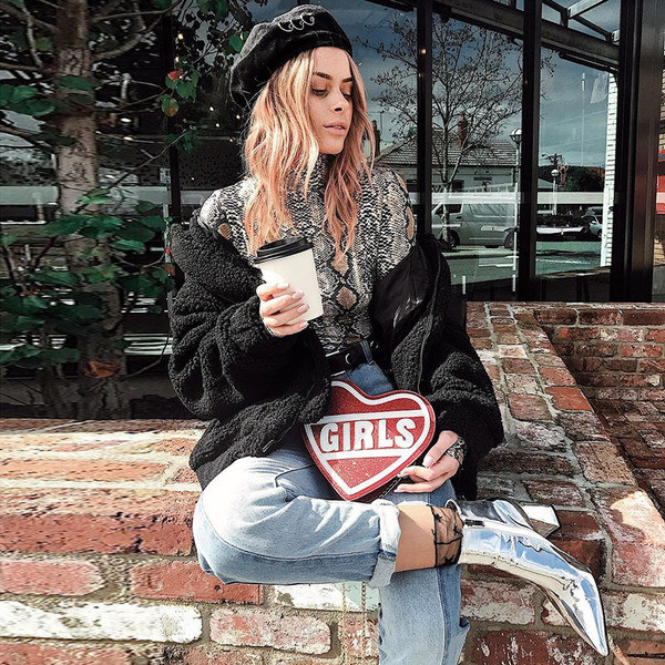 Modern női body hosszú ujjal és mintával