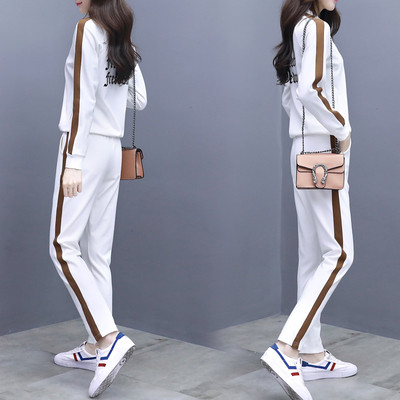 Αθλητικό-κομψό γυναικείο σετ  σε λευκό και μαύρο χρώμα