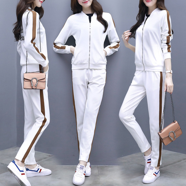Αθλητικό-κομψό γυναικείο σετ  σε λευκό και μαύρο χρώμα