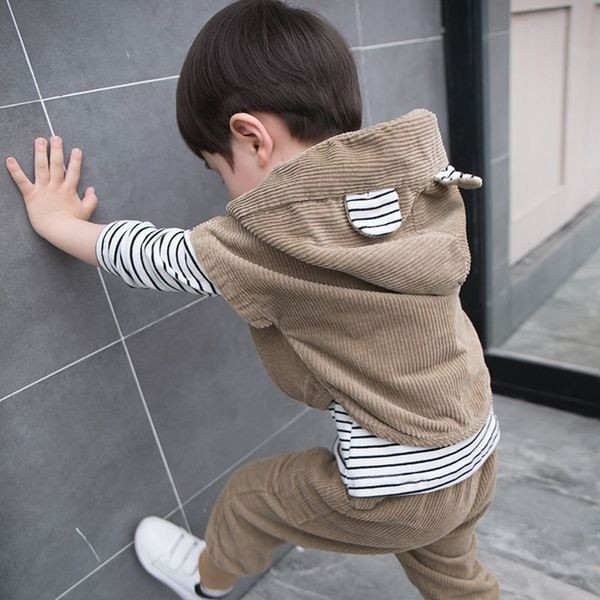 Gyerekkészlet fiúknak két színben 3D motívummal