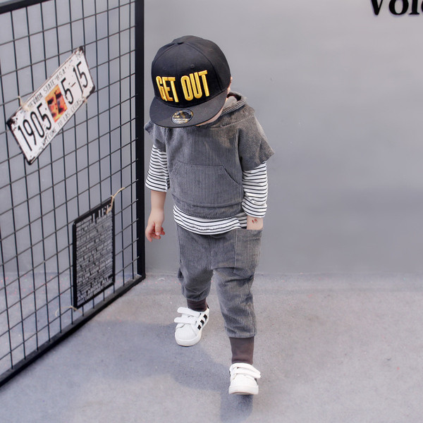 Gyerekkészlet fiúknak két színben 3D motívummal