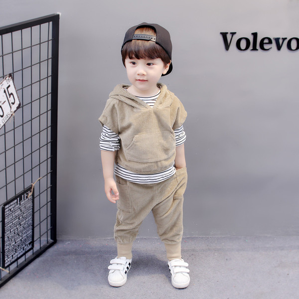 Gyerekkészlet fiúknak két színben 3D motívummal