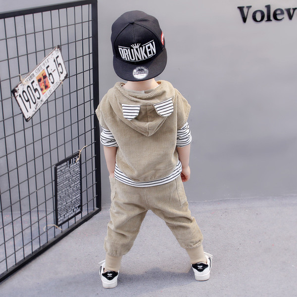 Gyerekkészlet fiúknak két színben 3D motívummal