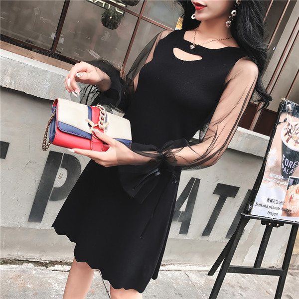 Stílusos női ruha érdekes ujjakkal, két színben