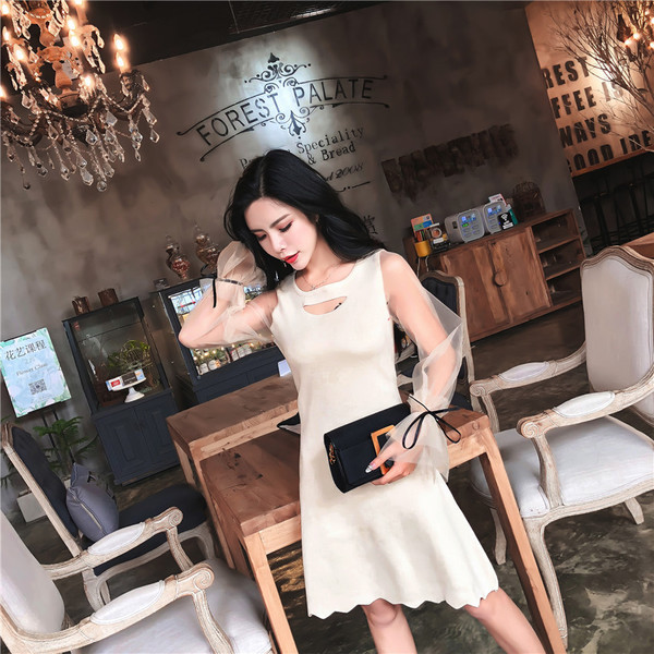 Stílusos női ruha érdekes ujjakkal, két színben