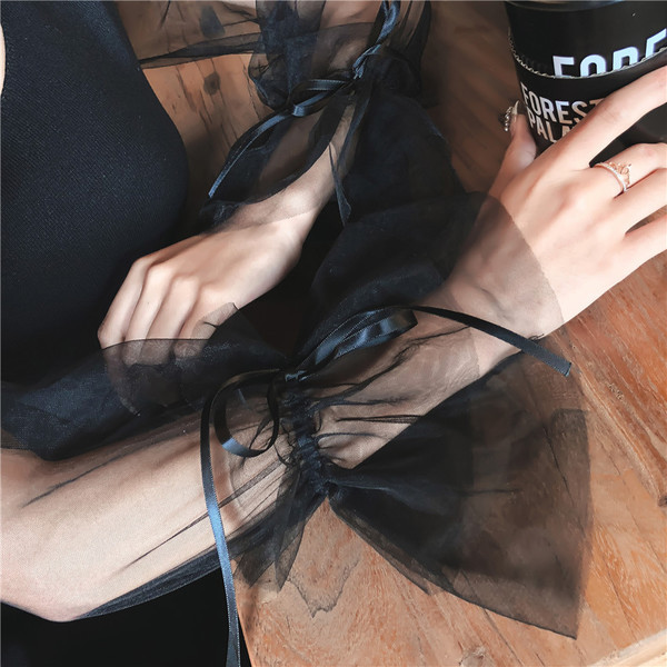 Stílusos női ruha érdekes ujjakkal, két színben