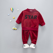 Modern gyerek szett fiúknak fekete és piros színben