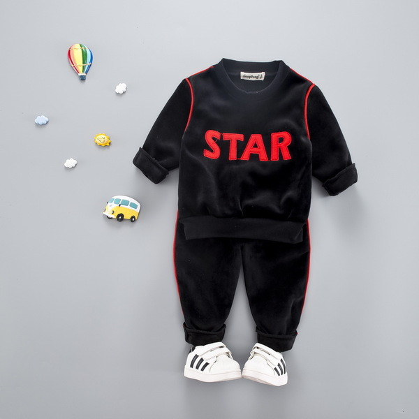 Modern gyerek szett fiúknak fekete és piros színben