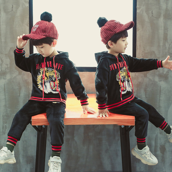 Aktuális gyerekkészlet fekete színben, rárakással