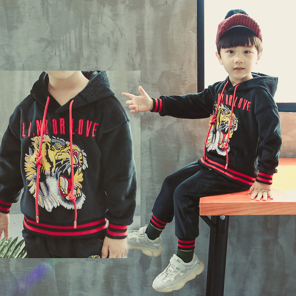 Aktuális gyerekkészlet fekete színben, rárakással