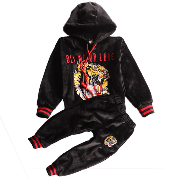 Aktuális gyerekkészlet fekete színben, rárakással