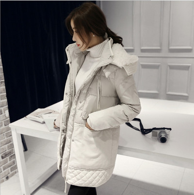 Χειμερινό μπουφάν γυναίκο με μαλακή επένδυση σε λευκό και μαύρο χρώμα
