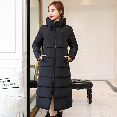 Άνετο μοντέλο χειμωνιάτικο γυναικείο μπουφάν με κουκούλα σε μαύρο και κόκκινο χρώμα