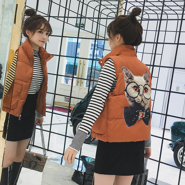 Női mellény fekete és narancssárga hátoldalán mintával