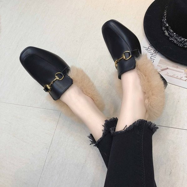 Öko bőrből készült női mokaszin pehely és vastag sarokkal, fekete színben