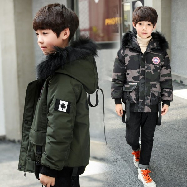 Modern gyerek kabát fiúknak két modellben