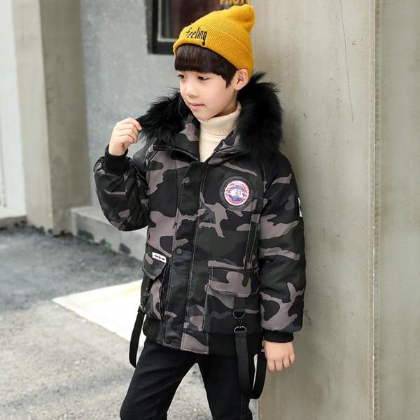 Modern gyerek kabát fiúknak két modellben