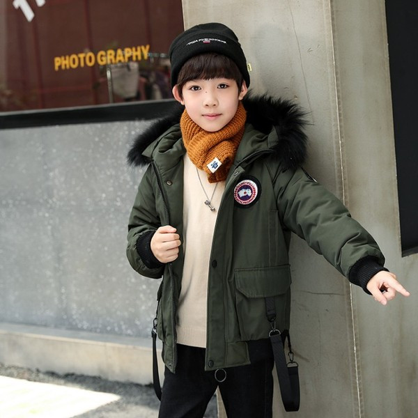 Modern gyerek kabát fiúknak két modellben