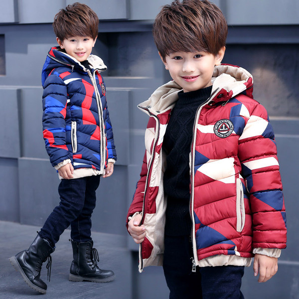 Modern, színes gyerekkabát fiúknak két színben